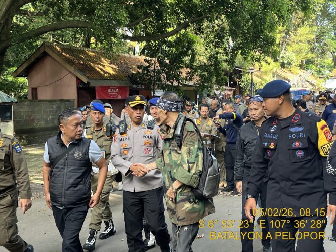 
					Brimob Polda Jabar Amankan Eksekusi Pengosongan Bandung Zoo