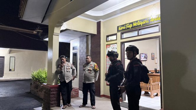 
					Patroli Harkamtibmas Brimob Polda Jabar Jaga Kondusivitas Wilayah Cineam Tasikmalaya Kota