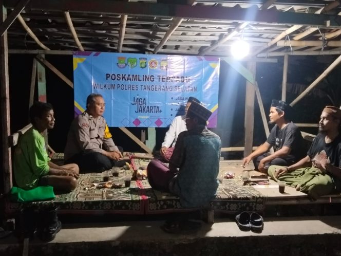 
					Bhabinkamtibmas Curug Kulon Sambangi Pos Kamling, Dorong Program Jaga Jakarta+