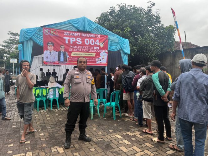 
					Cooling System dan KRYD Polsek Pagedangan Melakasanakan Pengamanan Pemilihan Ketua RW di Desa Cicalengka