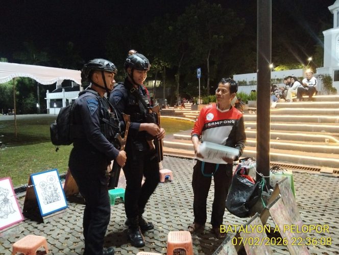 
					Patroli Harkamtibmas Malam Hari, Brimob Jabar Hadir Jaga Keamanan Kota Cimahi