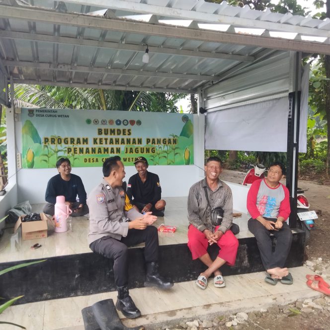 
					Bhabinkamtibmas Curug Wetan Aktif Sambang Warga, Dorong Ketahanan Pangan dan Kamtibmas Kondusif