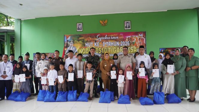 
					HUT Ke 8,Kodim 0510/Tigaraksa, Prajurit Bantu Korban Banjir dan Anak Yatim