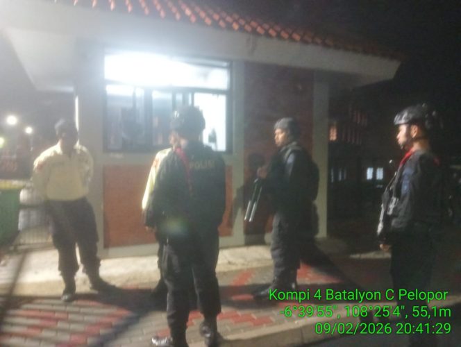 
					Satuan Brimob Polda Jabar Intensifkan Patroli Harkamtibmas Malam Hari di Wilayah Hukum Polresta Cirebon