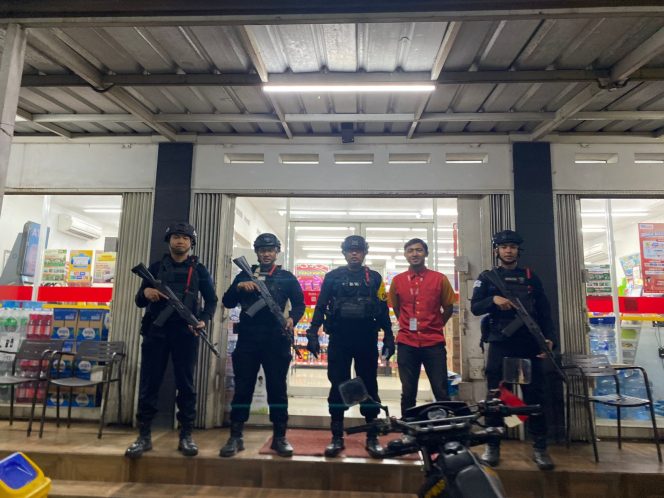 
					Patroli Malam Peleton Batalyon B Pelopor Brimob Polda Jabar Jaga Stabilitas Kamtibmas di Wilayah Hukum Polsek Lembang