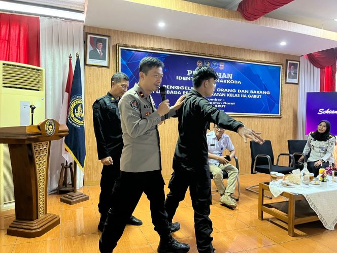 
					Perkuat Deteksi Dini Narkoba, Kasi Humas Polres Garut Jadi Narasumber Pelatihan Penggeledahan di Lapas Kelas IIA Garut