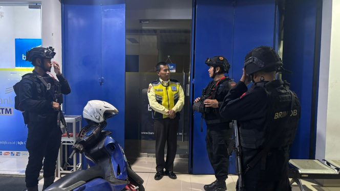 
					Regu Kompi 3 Batalyon D Pelopor Gelar Patroli Harkamtibmas di Perbankan dan Ruang Publik Manonjaya