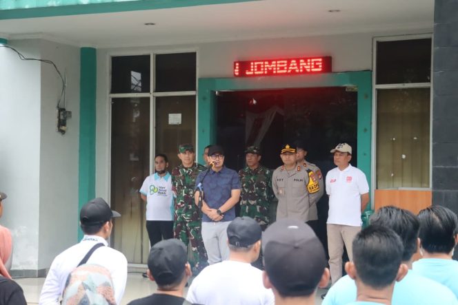 
					Sinergi TNI-Polri dan Pemkot Tangsel Bersihkan Pasar Jombang, Dukung Gerakan Indonesia ASRI