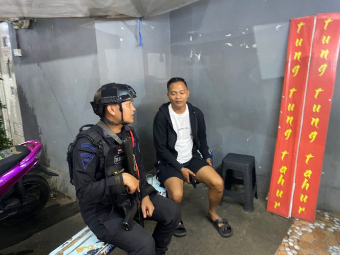 
					Patroli Dialogis Malam, Satuan Penindak Perusuh Batalyon D Pelopor Perkuat Kamtibmas dan Bangun Komunikasi dengan Masyarakat Garut