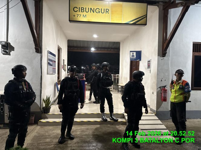 
					Perkuat Stabilitas Keamanan Malam Hari, Satuan Penindak Perusuh Batalyon C Pelopor Laksanakan Patroli Harkamtibmas di Wilayah Bungursari Purwakarta