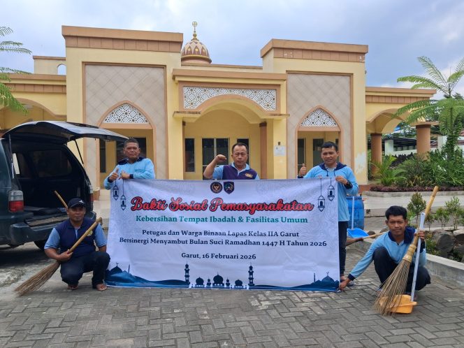 
					Sambut Bulan Suci Ramadhan : Petugas dan Warga Binaan Lapas Garut bersihkan masjid dan fasum