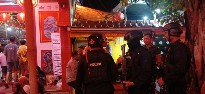 
					Patroli Senin Malam, Brimob Jabar Pastikan Cirebon Kota Aman dan Kondusif