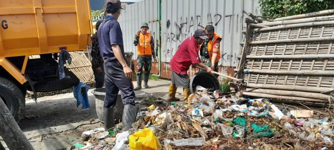 
					Satgas Sampah, Berhasil Angkut Tumpukan Sampah
