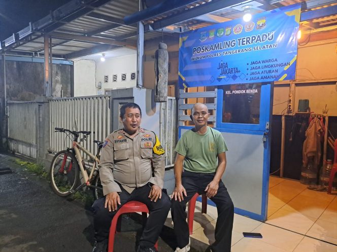 
					Perkuat Program Jaga Jakarta+, Bhabinkamtibmas Sambangi Poskamling Pondok Benda