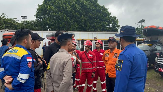 
					Sigap ! Tim SAR Brimob Jabar Temukan Korban Hanyut di Sungai Cimanuk, Kab. Garut