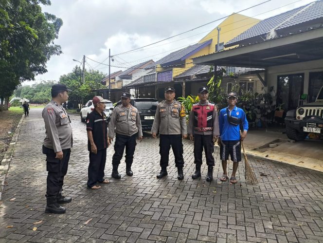 
					Patroli Jalan Kaki KRYD Polsek Legok, Antisipasi 3C dan Persempit Ruang Gerak Pelaku Kejahatan