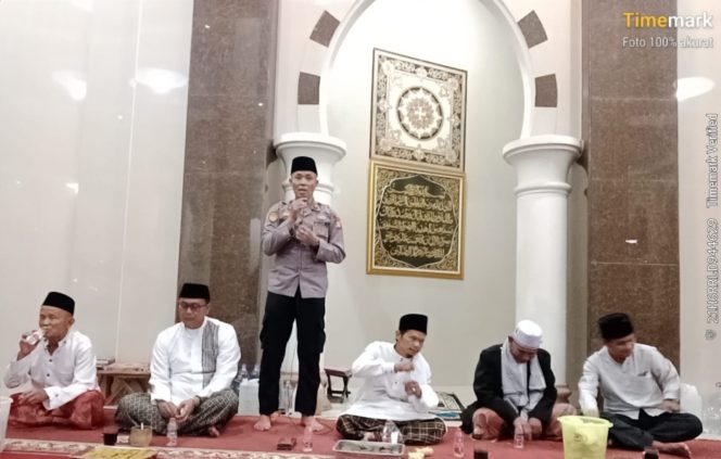 
					Safari Ramadhan, Kapolsek Kadungora Pererat Silaturahmi dan Sampaikan Pesan Kamtibmas.