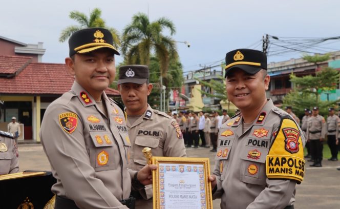 
					Kapolres Ketapang Pimpin Upacara Hari Kesadaran Nasional 2026, Dan Berikan Reward kepada Polsek Jajaran