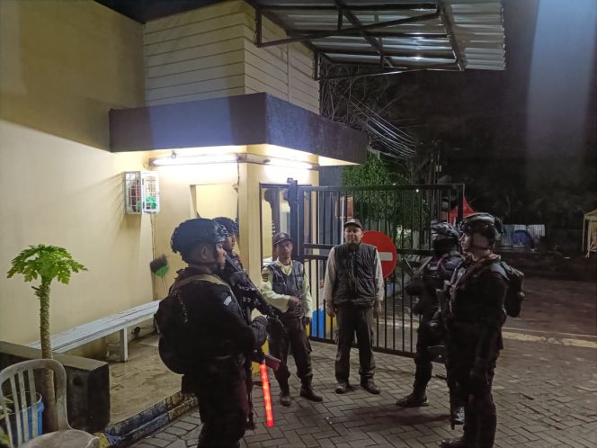 
					Patroli Harkamtibmas Batalyon B Pelopor Ciptakan Situasi Kondusif di Pacet–Cipanas