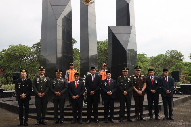 
					Jelang HUT Kota Bekasi, Tri Adhianto : Tabur Bunga Jadi Agenda Rutin Mengenang Jasa Pahlawan