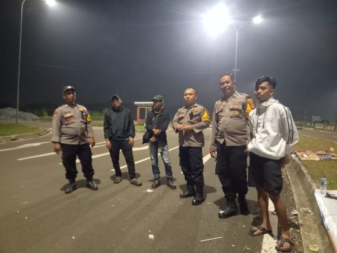 
					Patroli Cipta Kondisi Skala Sedang dan Strong Point Polsek Pagedangan Ciptakan Situasi Kamtibmas Kondusif
