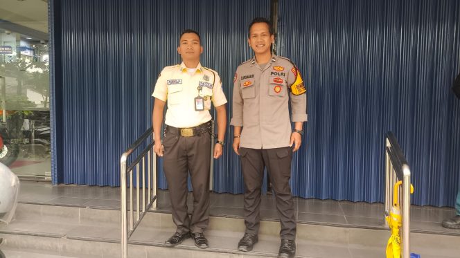 
					Bhabinkamtibmas Pondok Jagung Timur Sambangi Security Bank BCA Graha Raya
