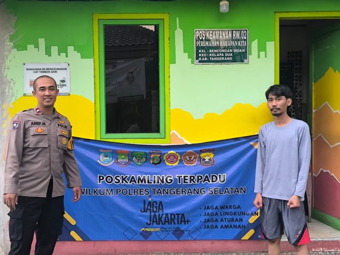 
					Bhabinkamtibmas Polsek Kelapa Dua Aktif Cek Poskamling, Perkuat Sinergi Jaga Keamanan Lingkungan