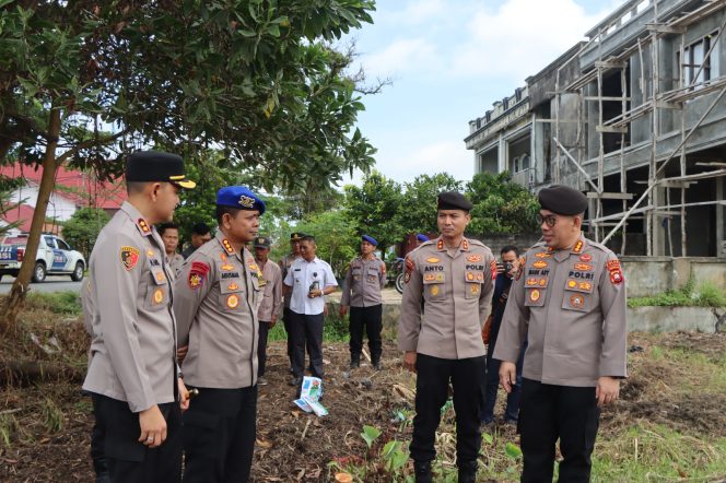 
					Pastikan Progres Penanaman, Pamatwil Polda Kalbar Tinjau Lokasi Lahan Jagung di Desa Payak Kumang Delta Pawan