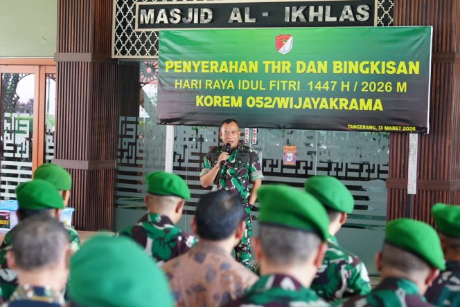 
					Danrem 052/Wkr Serahkan THR dan Bingkisan Idul Fitri 1447 H kepada Prajurit dan PNS