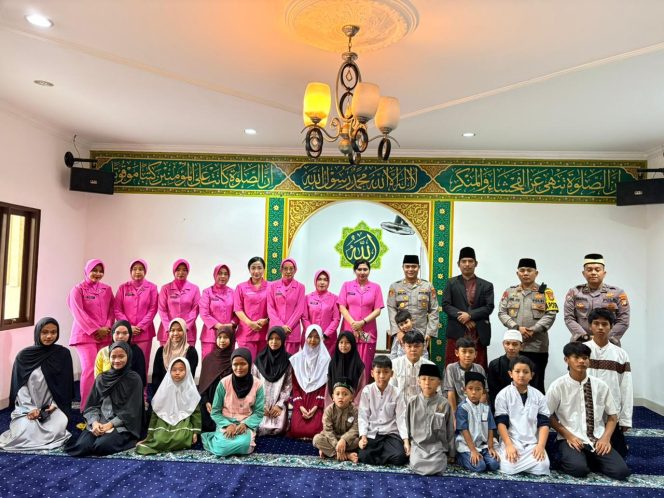 
					Polsek Pagedangan Buka Puasa Bersama dan Santunan Anak Yatim