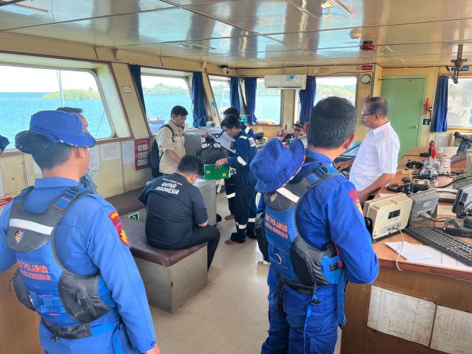
					Polairud Polda Gorontalo Lakukan Pengawasan Kegiatan Bongkar Muat Kapal LCT di Terminal Khusus PT MAP BUMBULAN