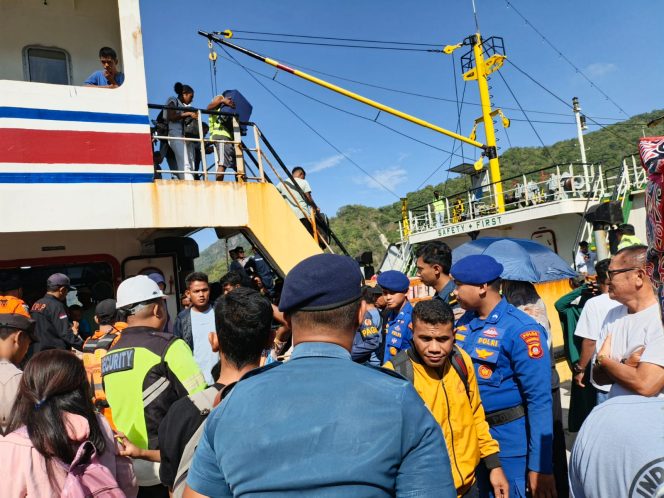 
					Polairud Gorontalo Lakukan Pengamanan Kedatangan Kapal KM. Sabuk Nusantara 59 di Pelabuhan Gorontalo