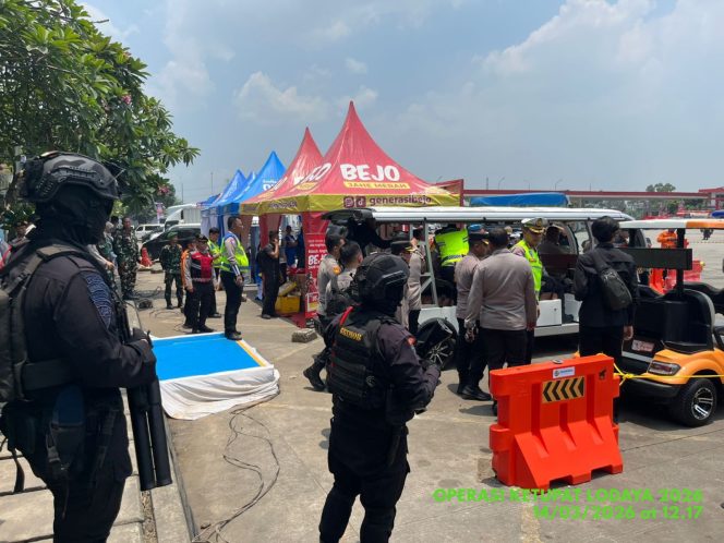 
					Brimob Polda Jabar Siaga Amankan Idul Fitri : Pengamanan Operasi Ketupat Lodaya 2026 di Karawang Berjalan Kondusif