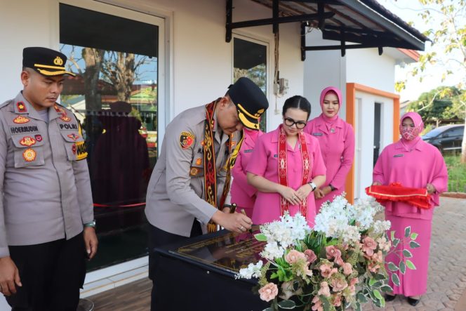 
					Kunjungan Kerja Kapolres Ketapang Resmikan Surau Al-Fatah Polsek Kendawangan, Dilanjutkan Sholat Magrib Berjamaah