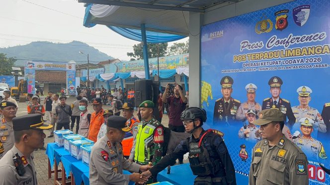 
					Brimob Polda Jabar (Operasi Ketupat Lodaya 2026) Pastikan Pelayanan Idul Fitri Berjalan Aman & Kondusif