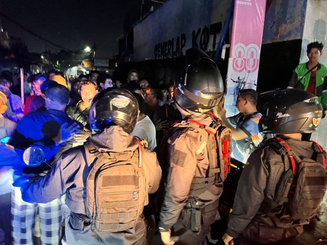 
					Patroli Perintis Presisi Sat Samapta Polres Tangsel Bubarkan Aksi Tawuran, Situasi Ciputat Timur Tetap Kondusif