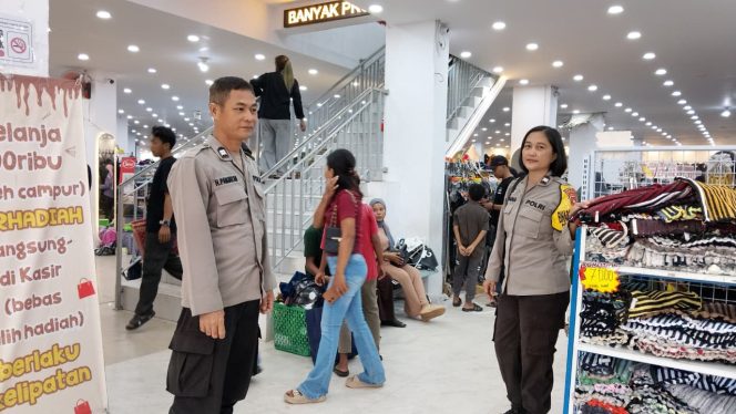 
					Personel Pos Pam Ops Ketupat Kapuas 2026 Laksanakan Patroli dan Pemantauan Aktivitas Masyarakat di City Mall Ketapang