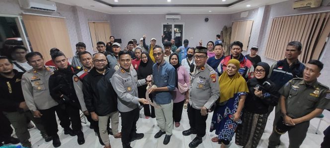 
					Polres Tangsel dan Polsek Ciptim Gelar Program CETAR, Kapolres Ajak Pelajar Hentikan Tawuran dan Serahkan Senjata Tajam