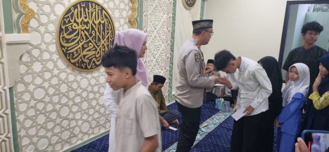 
					Polsek Ciputat Timur Gelar Buka Bersama, Santunan Anak Yatim, dan Pelepasan Anggota Purna Tugas