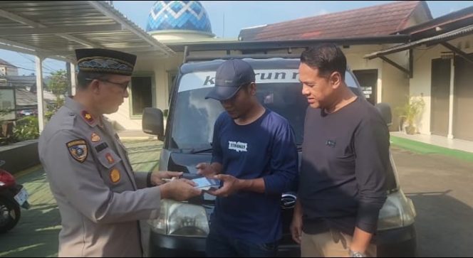 
					Polsek Ciputat Timur Serahkan Kendaraan Hasil Tindak Pidana Penipuan/Penggelapan kepada Pemilik