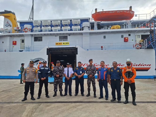 
					Polsek Kawasan Pelabuhan Amankan Keberangkatan KM Dharma Ferry II di Pelabuhan Pelindo II Sukabangun
