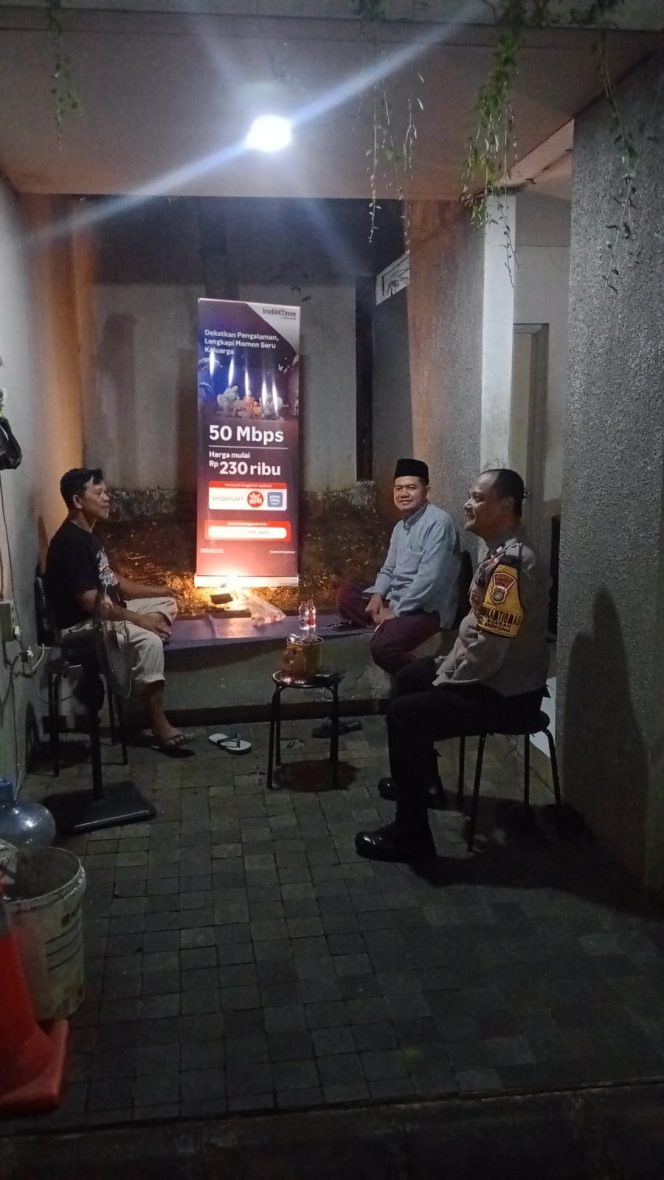 
					DDS Malam Hari, Bhabinkamtibmas Buaran Aktif Jaga Kamtibmas Lewat KRYD dan Cooling System