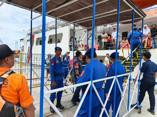 
					POLAIRUD POLDA GORONTALO AMANKAN KEDATANGAN KM. SABUK NUSANTARA 102 DI PELABUHAN GORONTALO