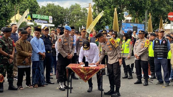 
					Sinergi Kuat Jelang Takbiran, Brimob Jabar Siap Amankan Idul Fitri 1447 H di Kota Tasikmalaya
