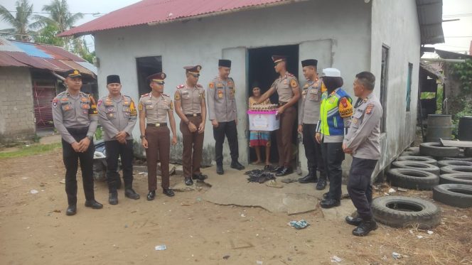 
					Polres Ketapang Berbagi, Salurkan Bantuan Sosial kepada Warga Membutuhkan Menjelang Idul Fitri