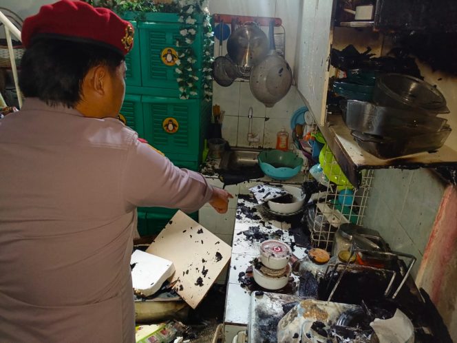 
					Respons Cepat Kepolisian, Kebakaran Rumah di Ciputat Timur Berhasil Dikendalikan