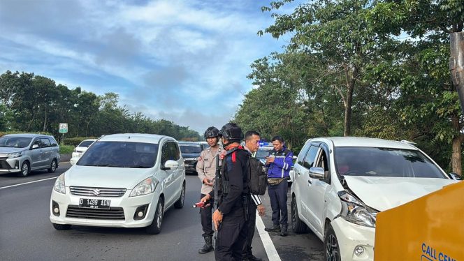 
					Sigap di Jalur Mudik : PRC Brimob Jabar Amankan Kecelakaan di Tol Padaleunyi Saat Ops Ketupat Lodaya 2026