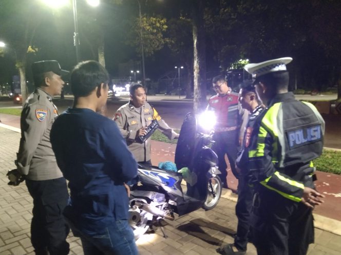 
					Polsek Pondok Aren Perketat Patroli Dini Hari, Cegah Kejahatan Saat Libur Lebaran