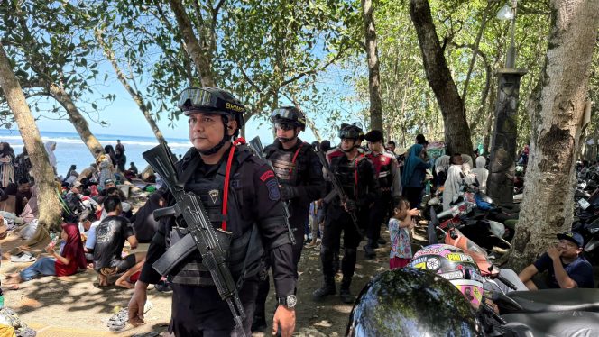 
					Sinergitas Tanpa Henti : Brimob Jabar Maksimalkan Pengamanan Wisata Pangandaran di Operasi Ketupat Lodaya 2026