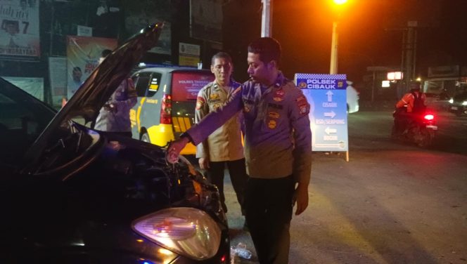 
					Polsek Cisauk Hadir di Tengah Malam, Ops Cipta Kondisi Jaga Keamanan dan Bantu Warga